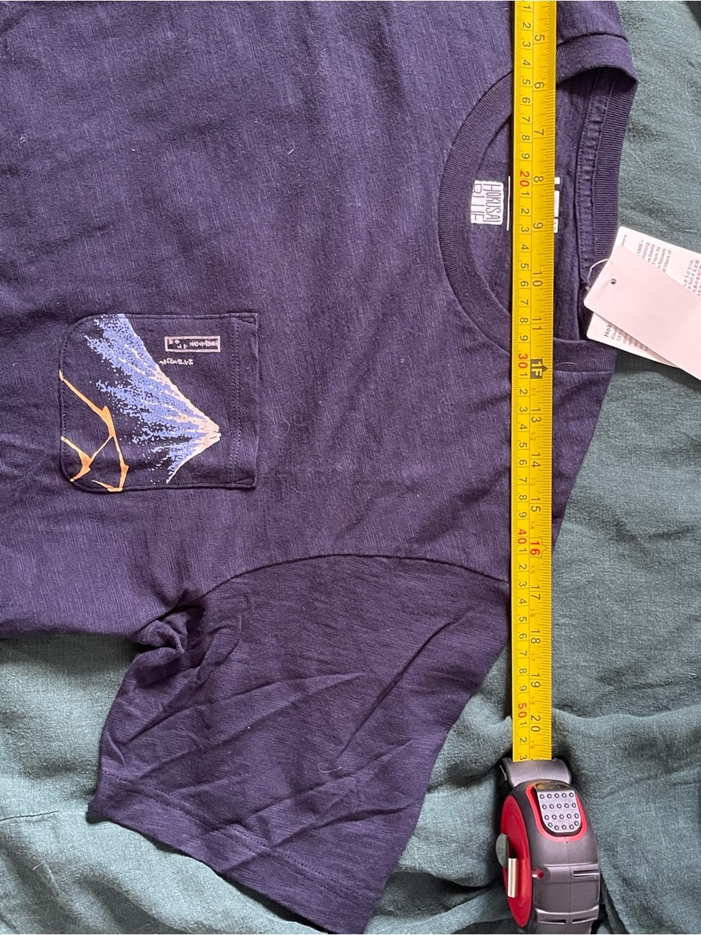 NWT Uniqlo Japanese designer Hokusai Blue UT unisex Navy Graphic Pocket T-Shirt - Picture 8 of 9